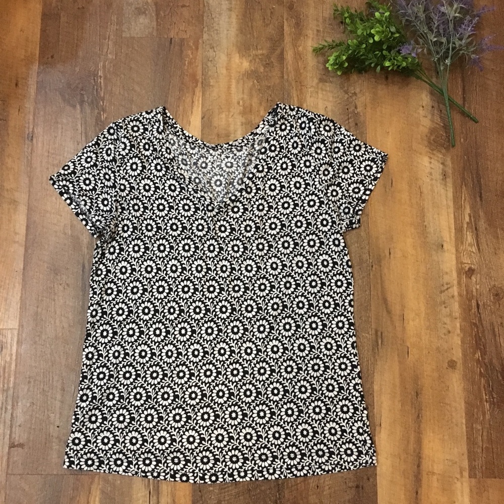 Loft V neck floral T-shirt